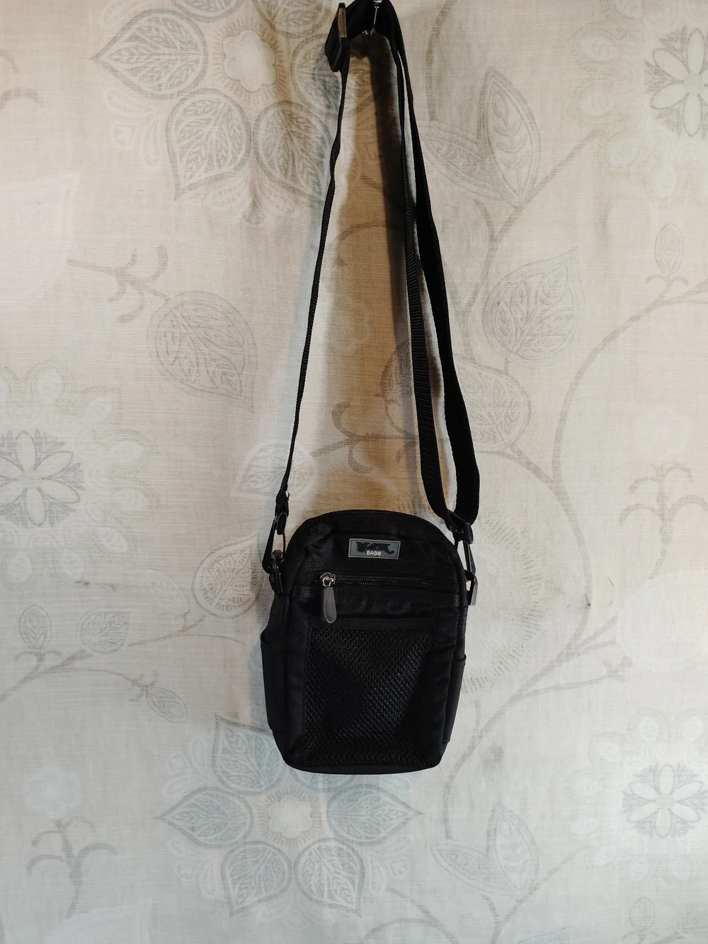 Yak Bag Black Compact Messenger Shoulder Bag